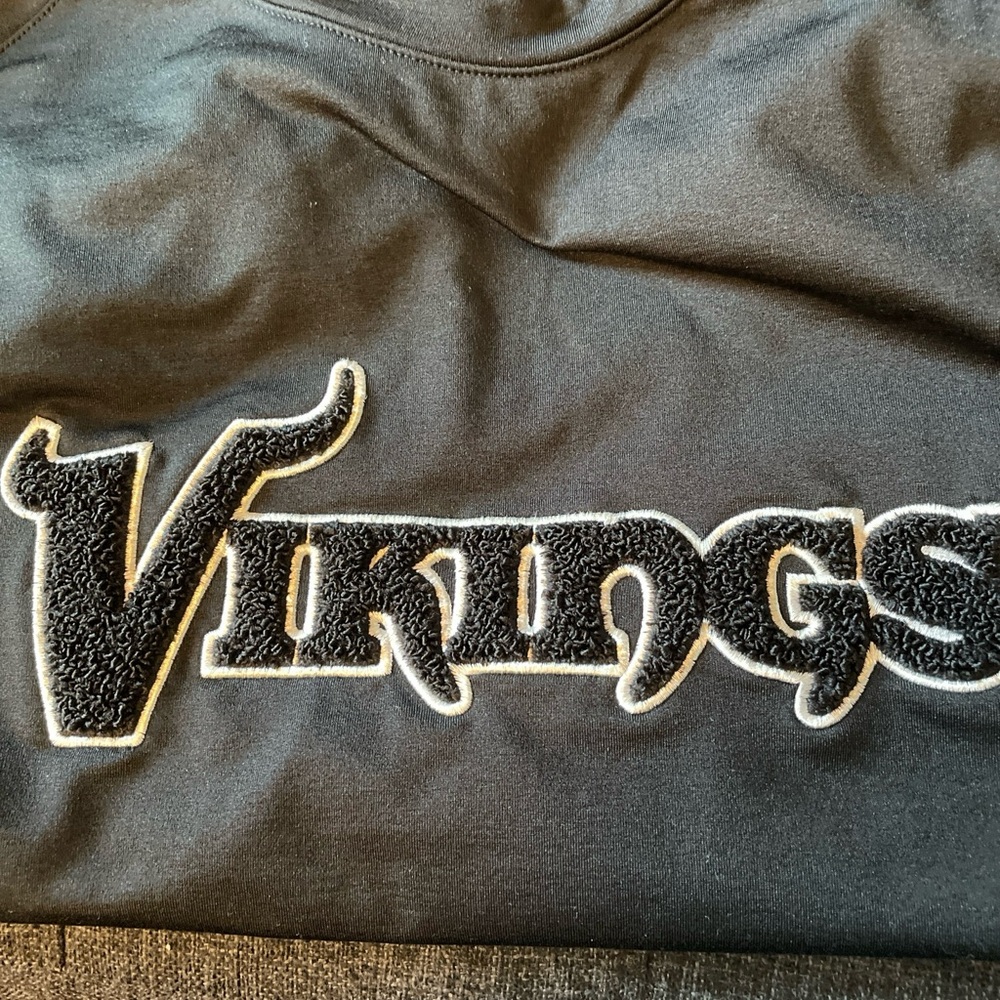 UNRL Minnesota Vikings crewneck. From 2023 release, number 3. Men’s size 3XL. - Picture 6 of 10